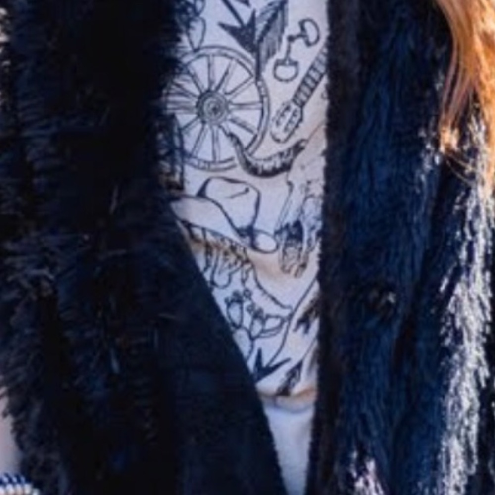 Vest - Picture 3 of 4